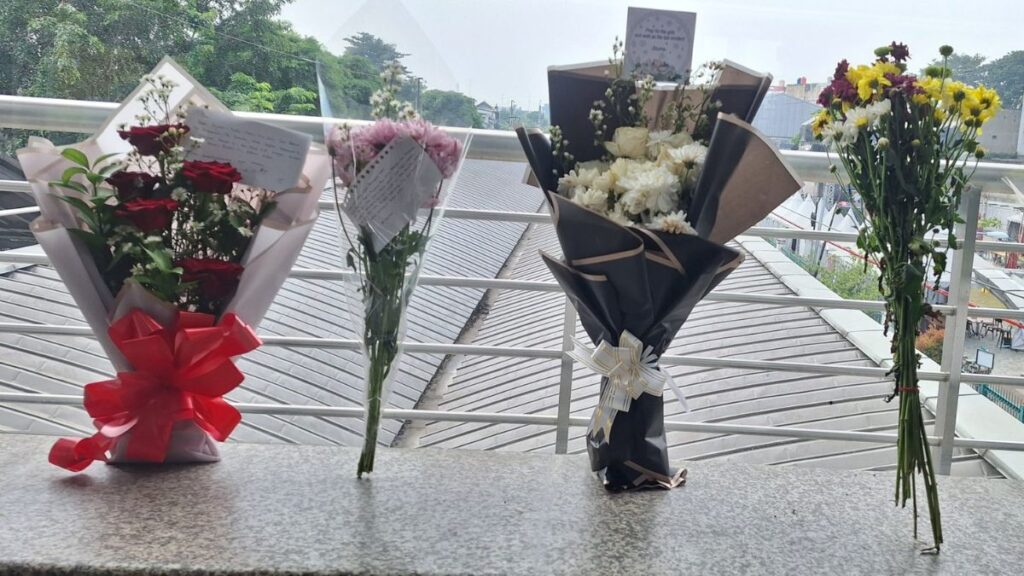 Update Kondisi Stasiun Bekasi Timur Pasca Kecelakaan Kereta: Karangan Bunga Penuhi Peron