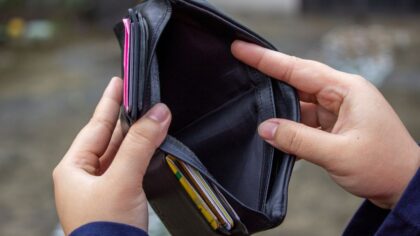 Tabungan Habis Terbitlah Utang, Melihat Kondisi Ekonomi Warga RI yang Kian Sulit